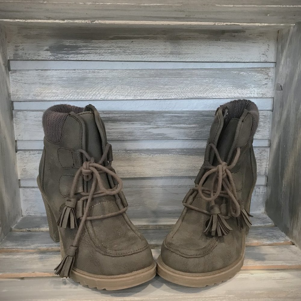 MUDD Y2K Style Heeled Boots - Very comfortable